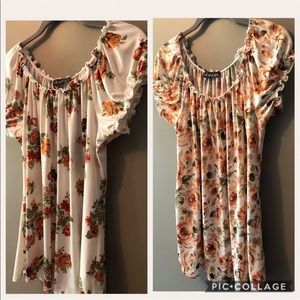 Sold♥️Two Duetime Maternity Floral Stretch Blouses